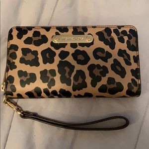 Michael Kors Wristlet (NWOT)